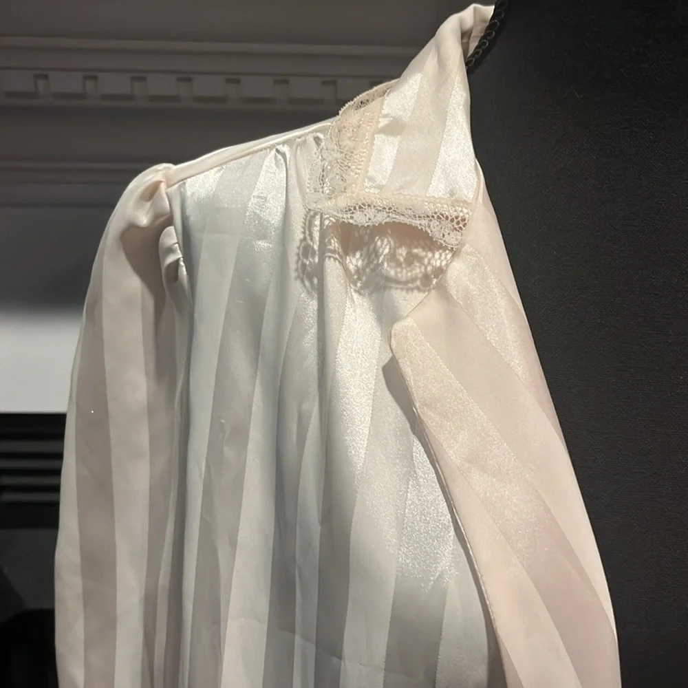 Christian Dior House Robe - Picture 4 of 12